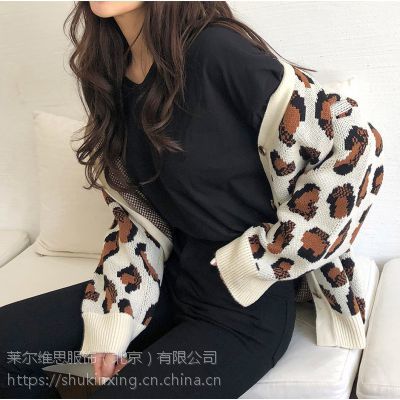 谷可深圳 品牌女装尾货批发新标杆，黑色休闲裤引领折扣潮流